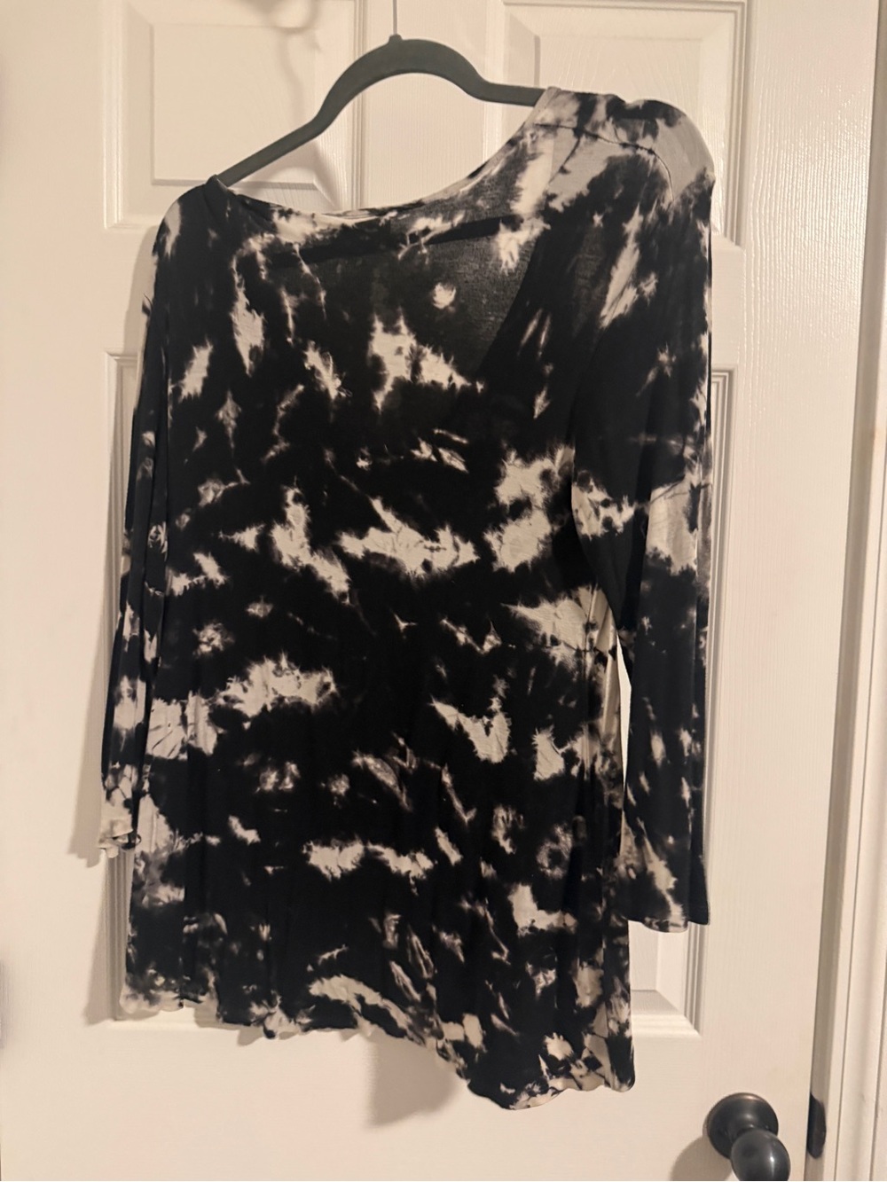 Tryst by Matthew Tie-Dye Black & White Women's Long Sleeve Top